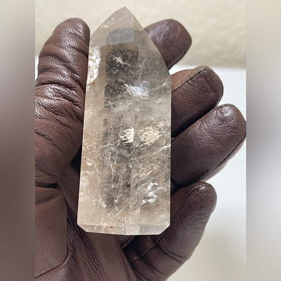 Gold Rutile in Quartz hand carved tower - Picture 16 of 17